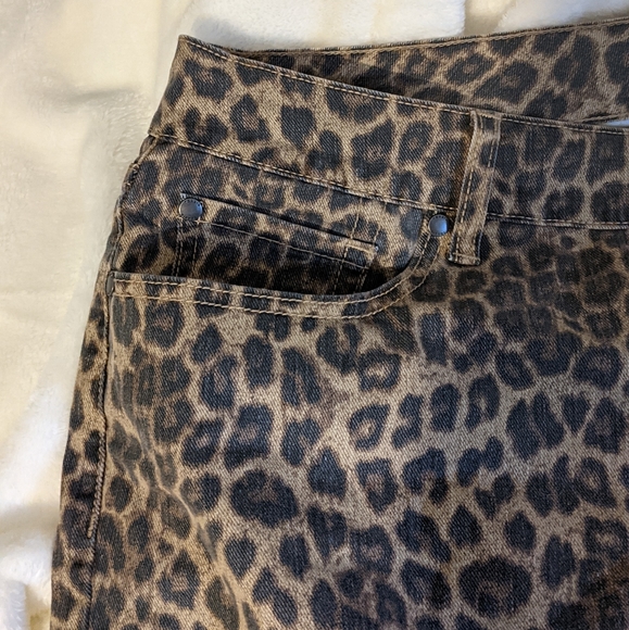 Leopard print mini skirt - Picture 5 of 9
